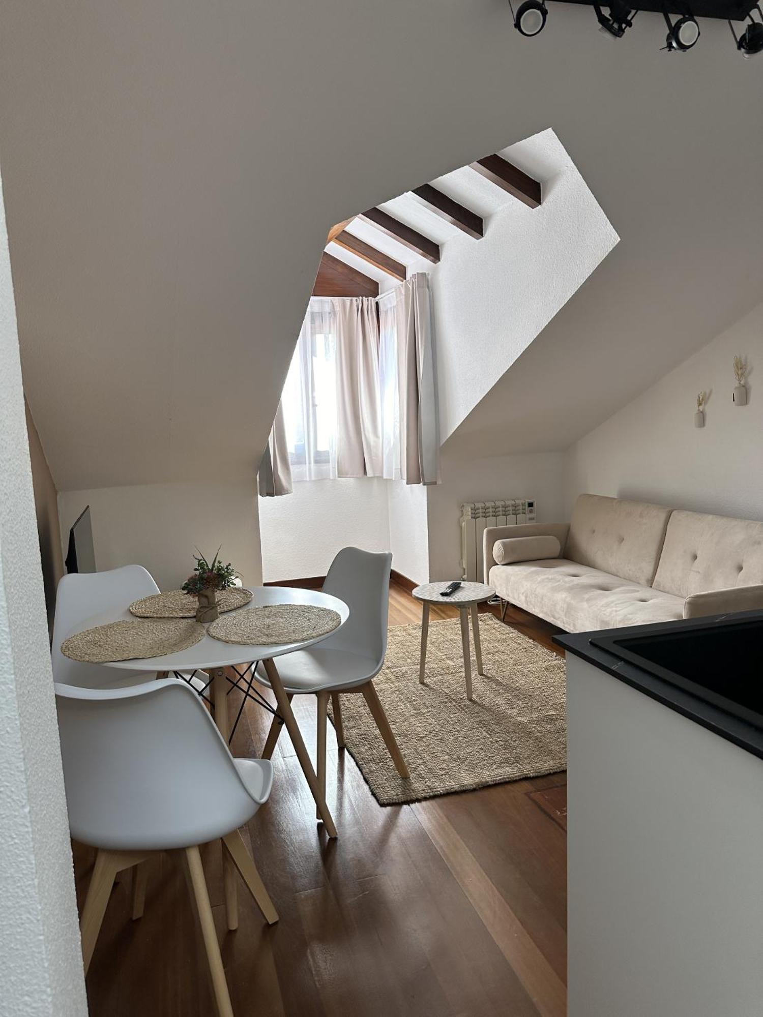 Apartamentos Val De Comillas Kültér fotó